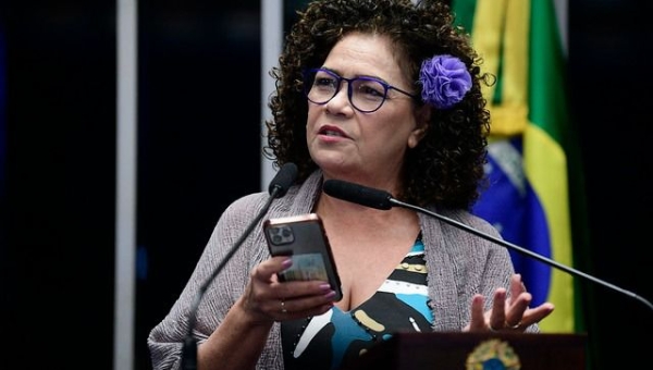 Perpétua apresenta PL para devolução da contagem de tempo de serviço da Educação